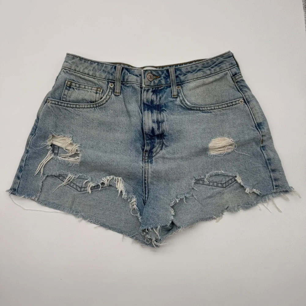 Forever 21 Los Angeles Distressed Denim Shorts Light Wash Blue High Rise Size 29